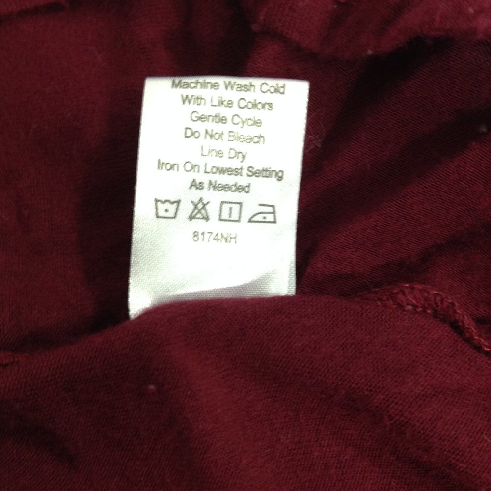 JanetChung Maroon Tee Size Medium - Picture 5 of 5